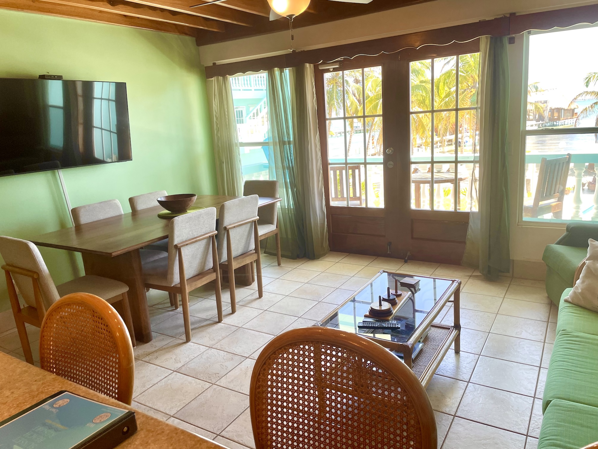 Dining/living area, double doors to balcony